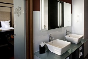 Junior Suite - Bathroom